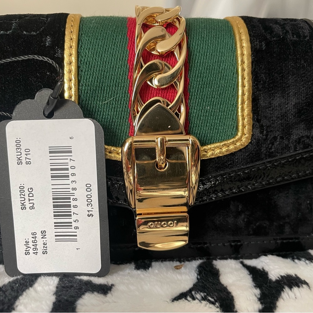 Brand new 100% Authentic Gucci purse